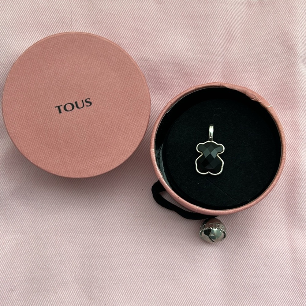 Tous ónix bear pendant.